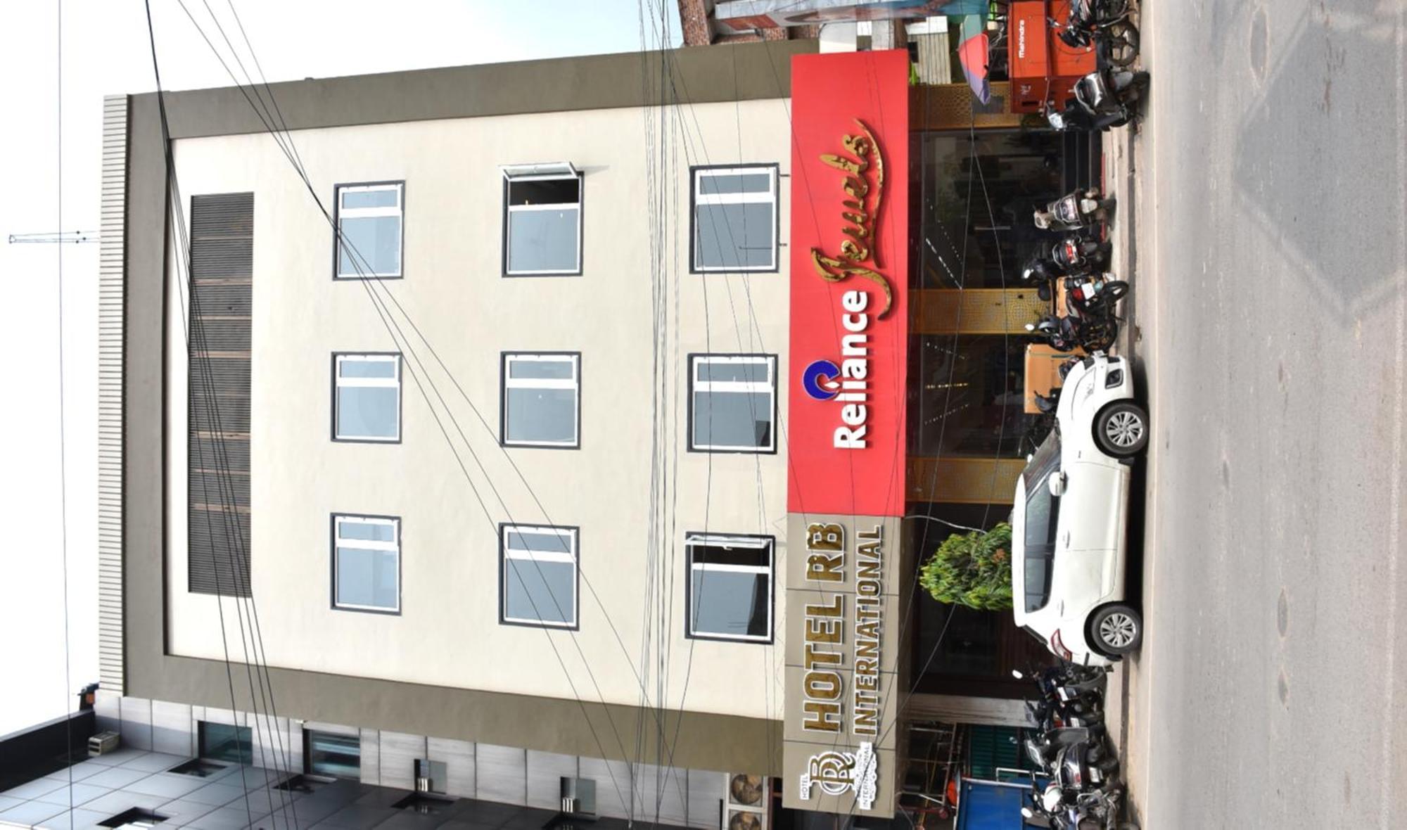 Hotel R B International Βαρανάσι Εξωτερικό φωτογραφία