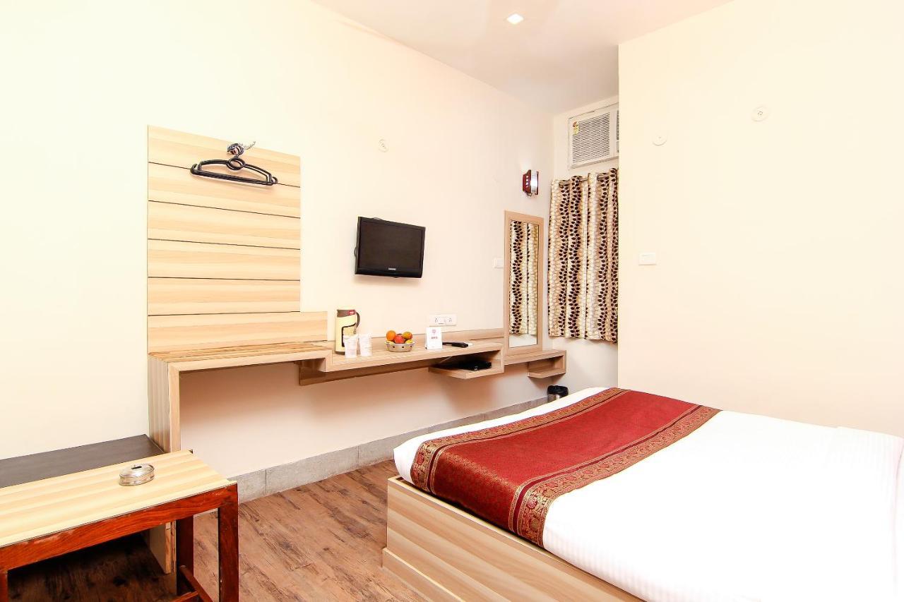 Hotel R B International Βαρανάσι Εξωτερικό φωτογραφία