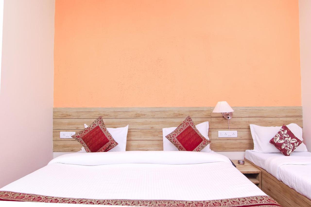 Hotel R B International Βαρανάσι Εξωτερικό φωτογραφία