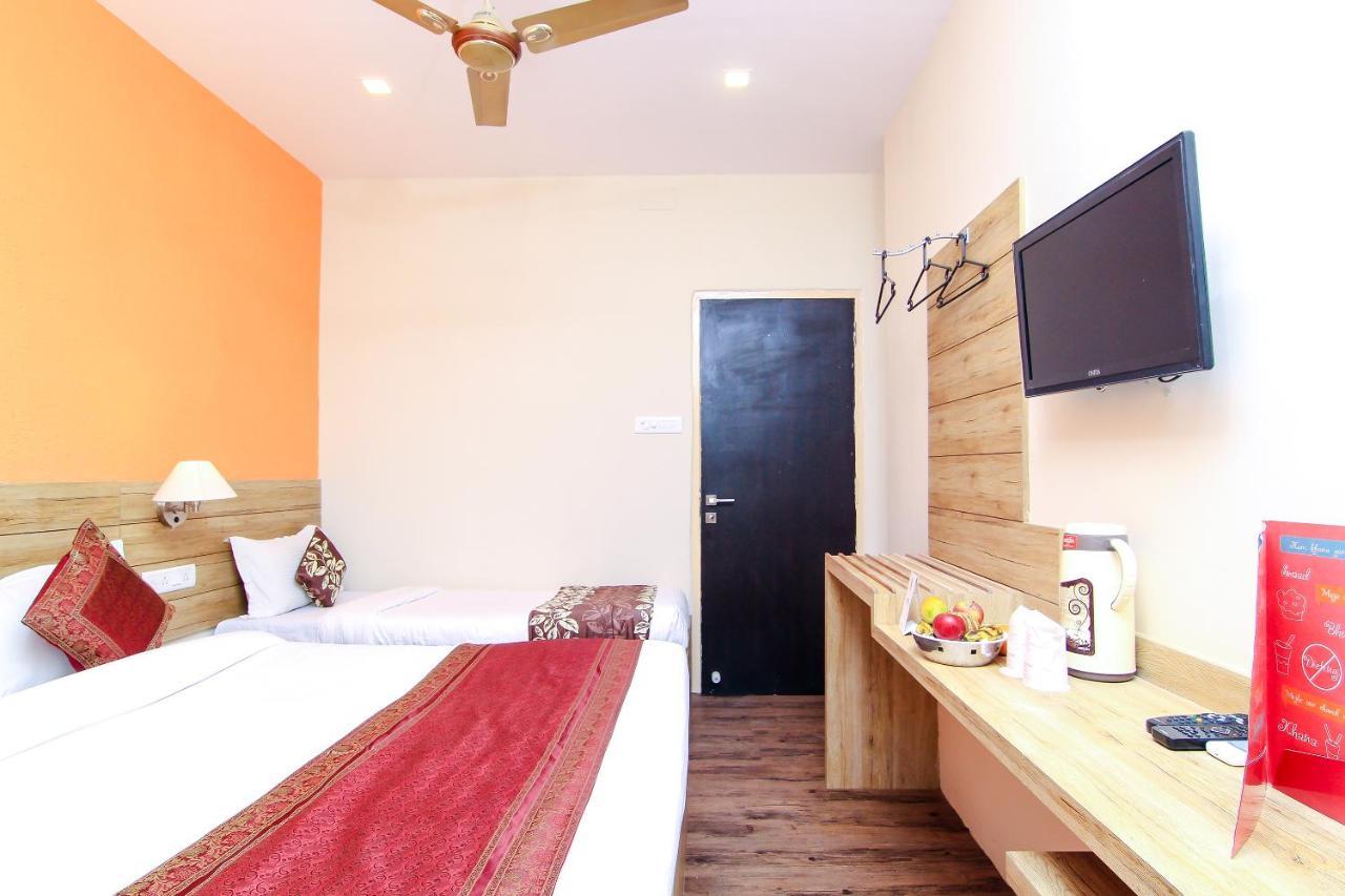 Hotel R B International Βαρανάσι Εξωτερικό φωτογραφία