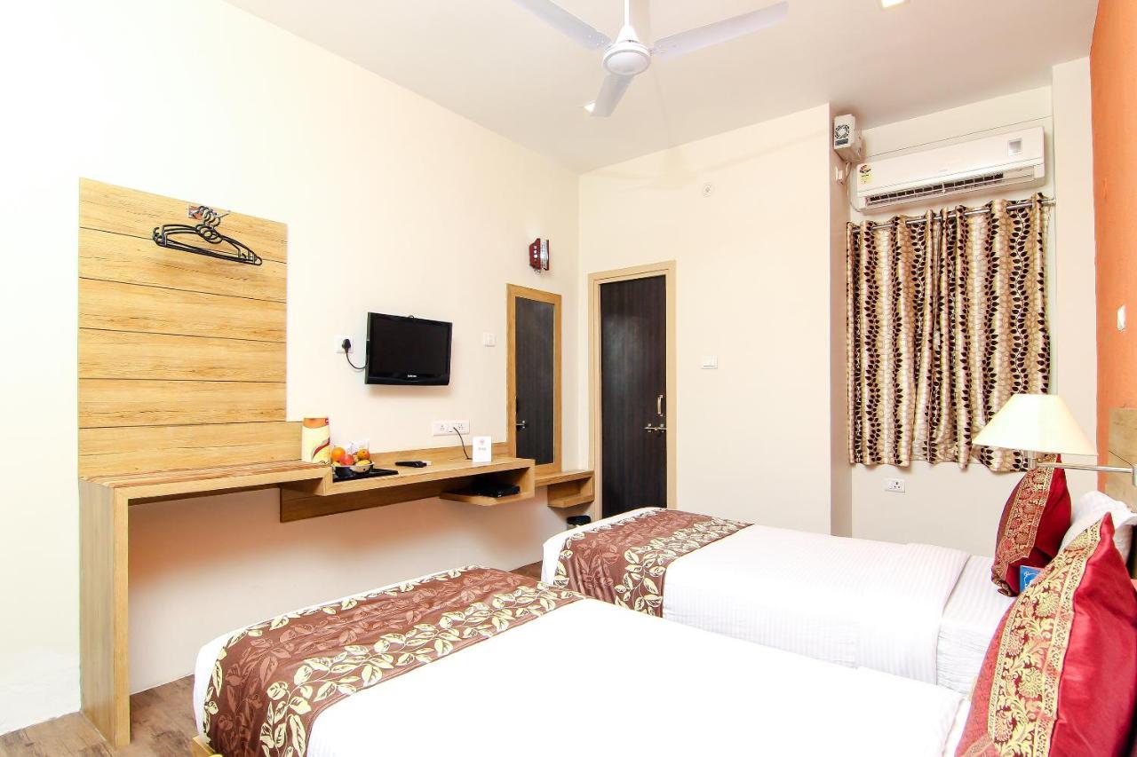 Hotel R B International Βαρανάσι Εξωτερικό φωτογραφία