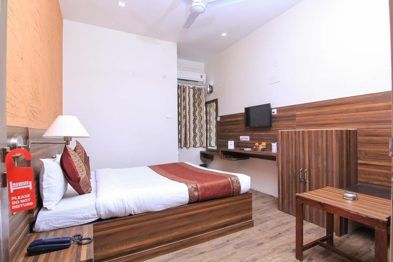 Hotel R B International Βαρανάσι Εξωτερικό φωτογραφία