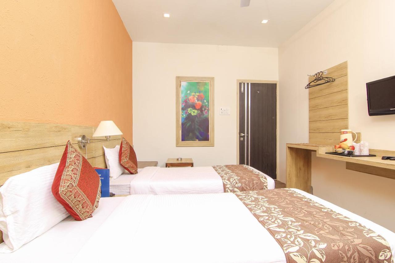 Hotel R B International Βαρανάσι Εξωτερικό φωτογραφία