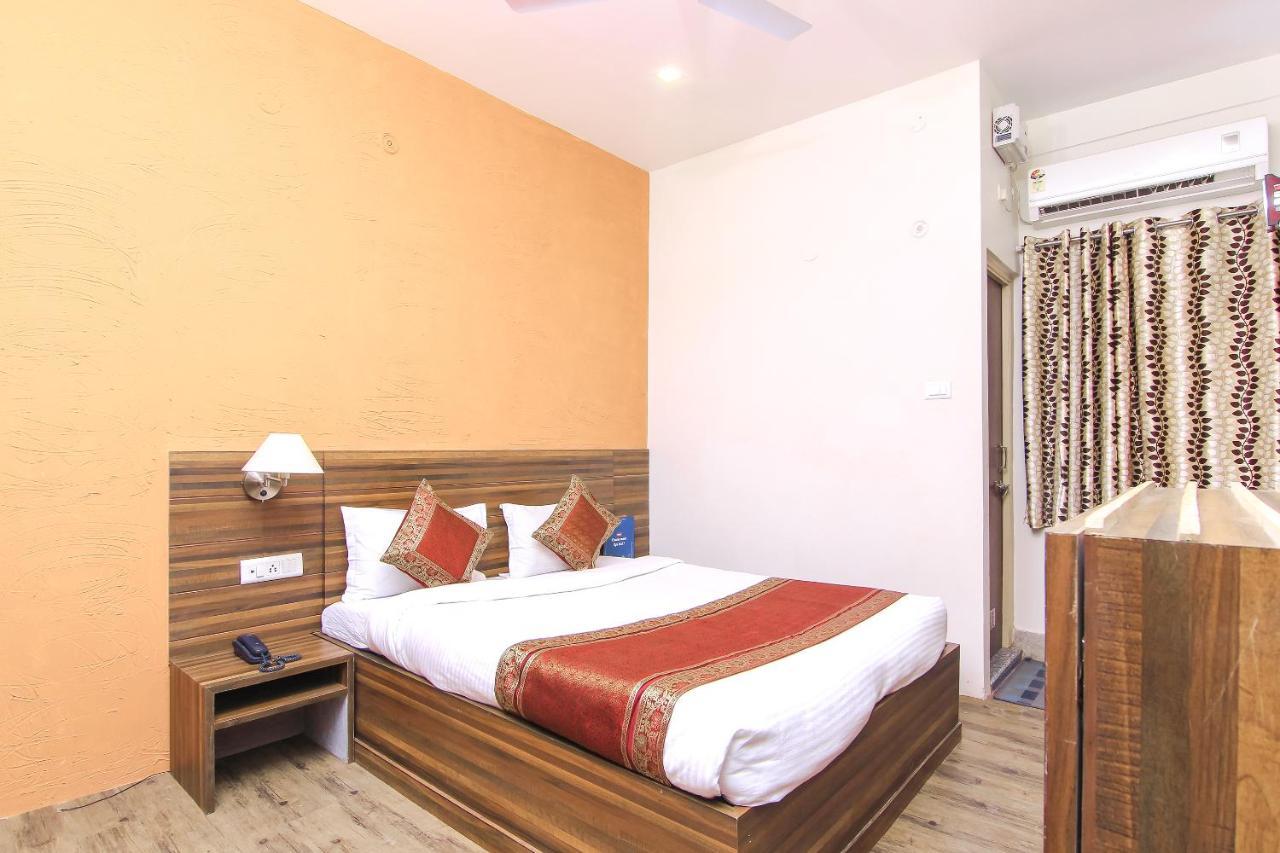 Hotel R B International Βαρανάσι Εξωτερικό φωτογραφία
