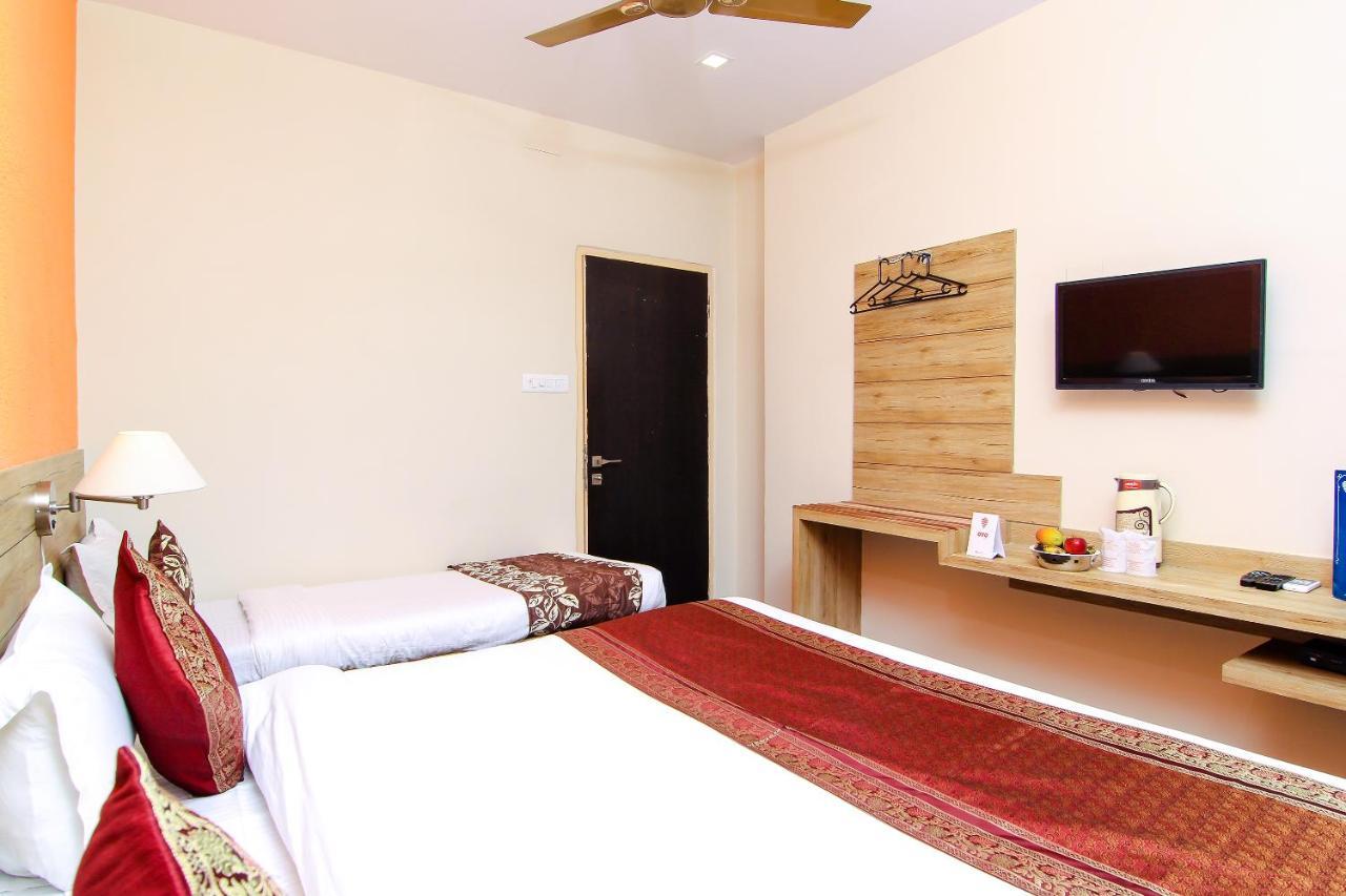 Hotel R B International Βαρανάσι Εξωτερικό φωτογραφία
