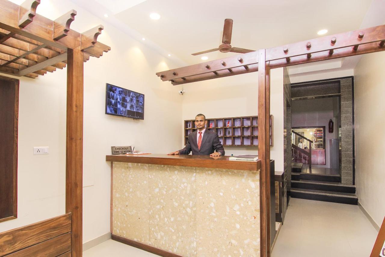 Hotel R B International Βαρανάσι Εξωτερικό φωτογραφία